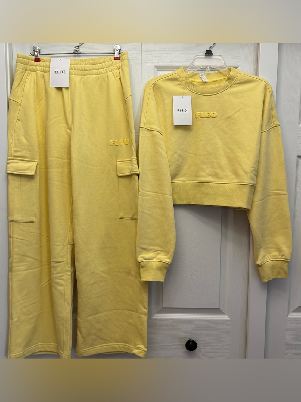 Fleo Pale Yellow Cropped Sweatshirt & Cargo Joggers NWT Women’s Medium